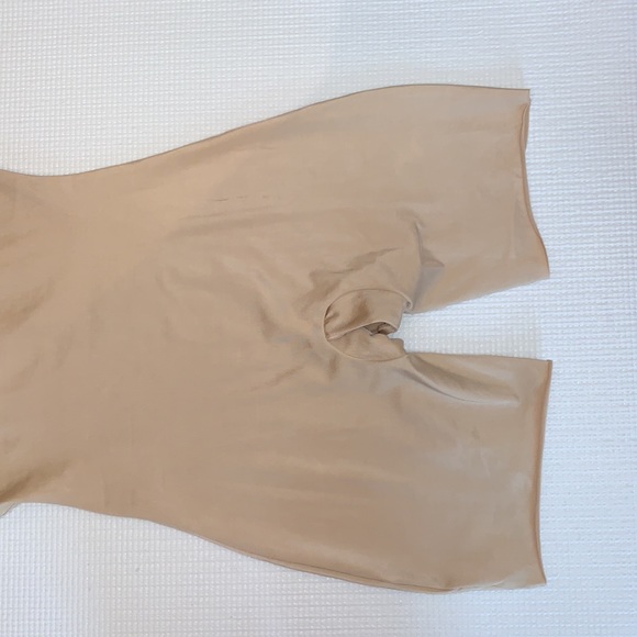 M Spanx Slimplicity Open-Bust Mid-Thigh Bodysuit - Picture 5 of 16